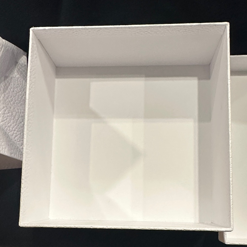 Dior Elegant White shopping Bag and Box Set - Picture 4 of 7